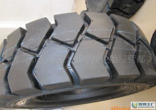 叉车轮胎选购指南 实心轮胎与充气轮胎的对比分析